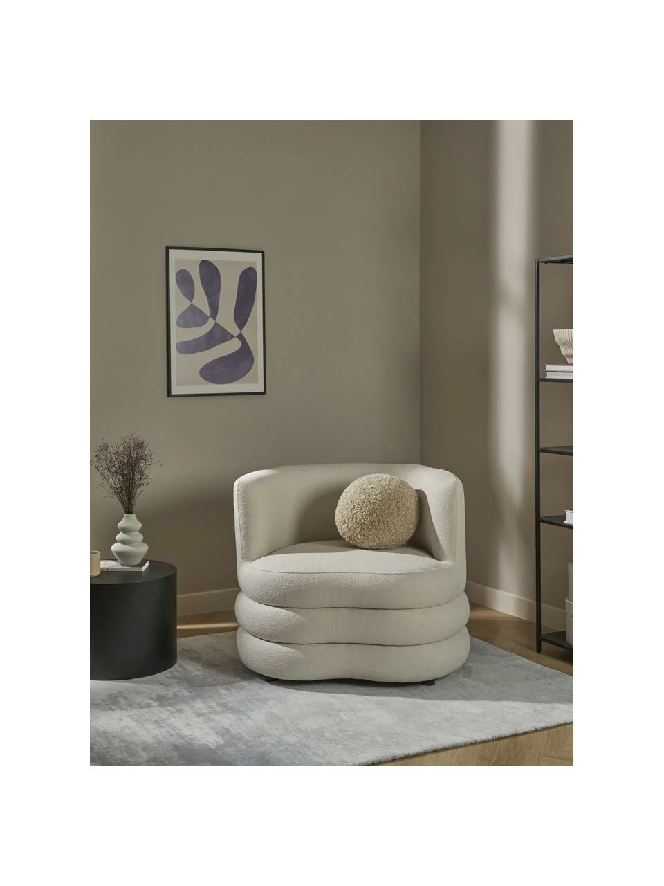 Alex Rivière x Westwing Collection Fauteuil design tissu bouclé beige clair Solomon, larg. 95 x prof. 80 cm – Image 3